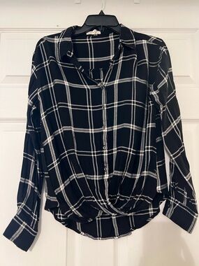 Maurices Black and White Plaid Button-Front Twist-Hem Shirt